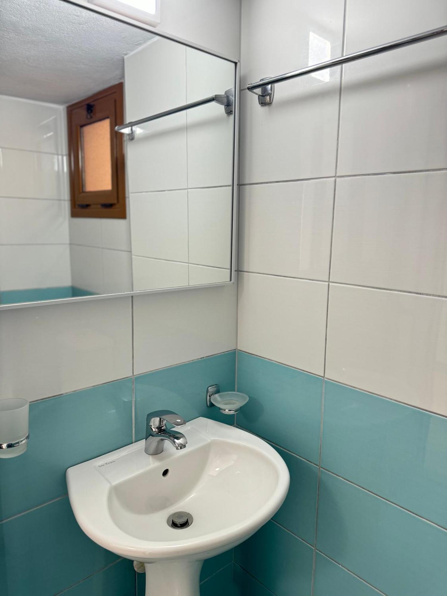 Ionian View B&B Himare Phòng bức ảnh